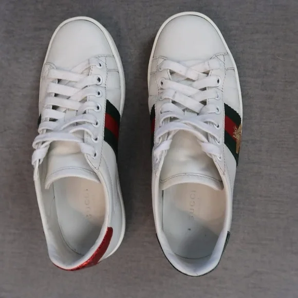 ❌SOLD❌White Sneakers with Green and Red Stripe (34) - Picture 3 of 7